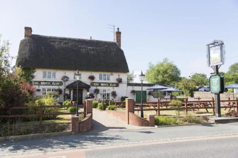 The White Hart, Wroughton Bed and Breakfast Swindon Exteriör bild